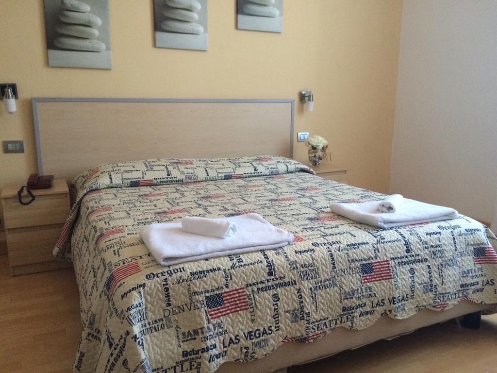 Hotel Butterfly Montecatini Terme Rum bild