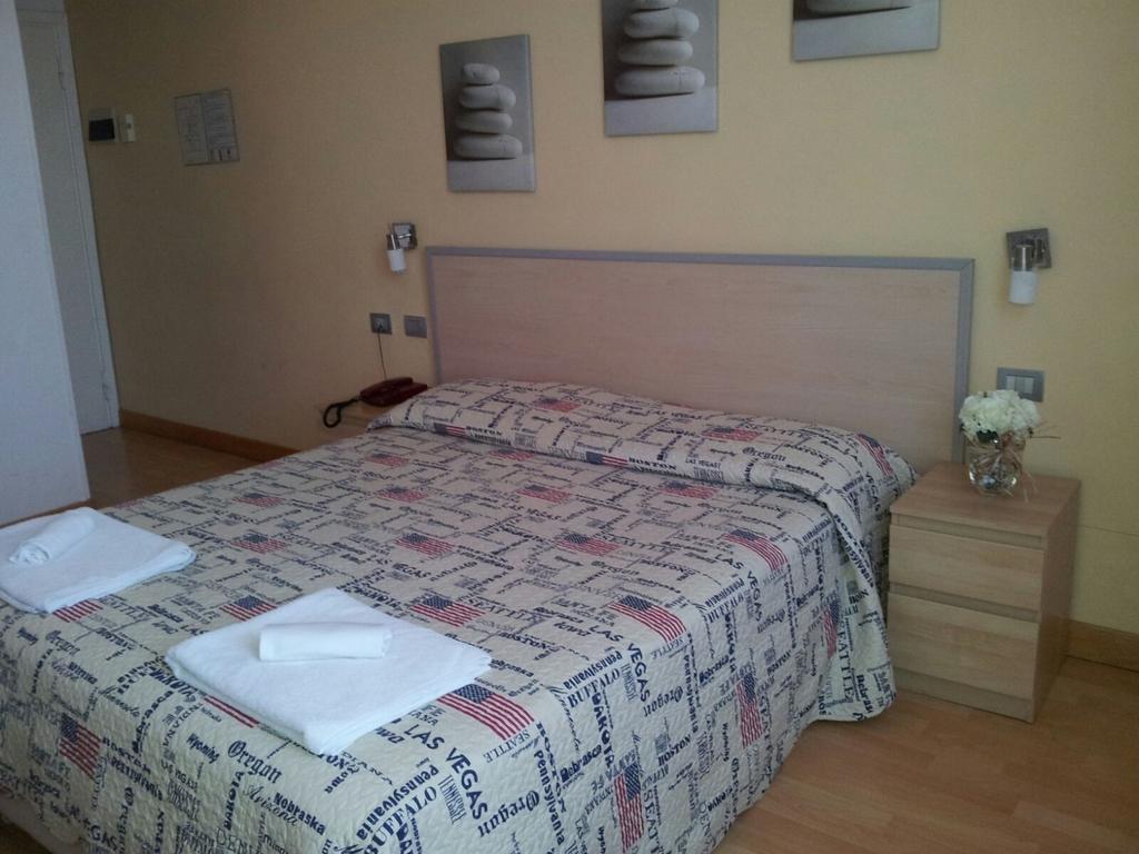 Hotel Butterfly Montecatini Terme Rum bild