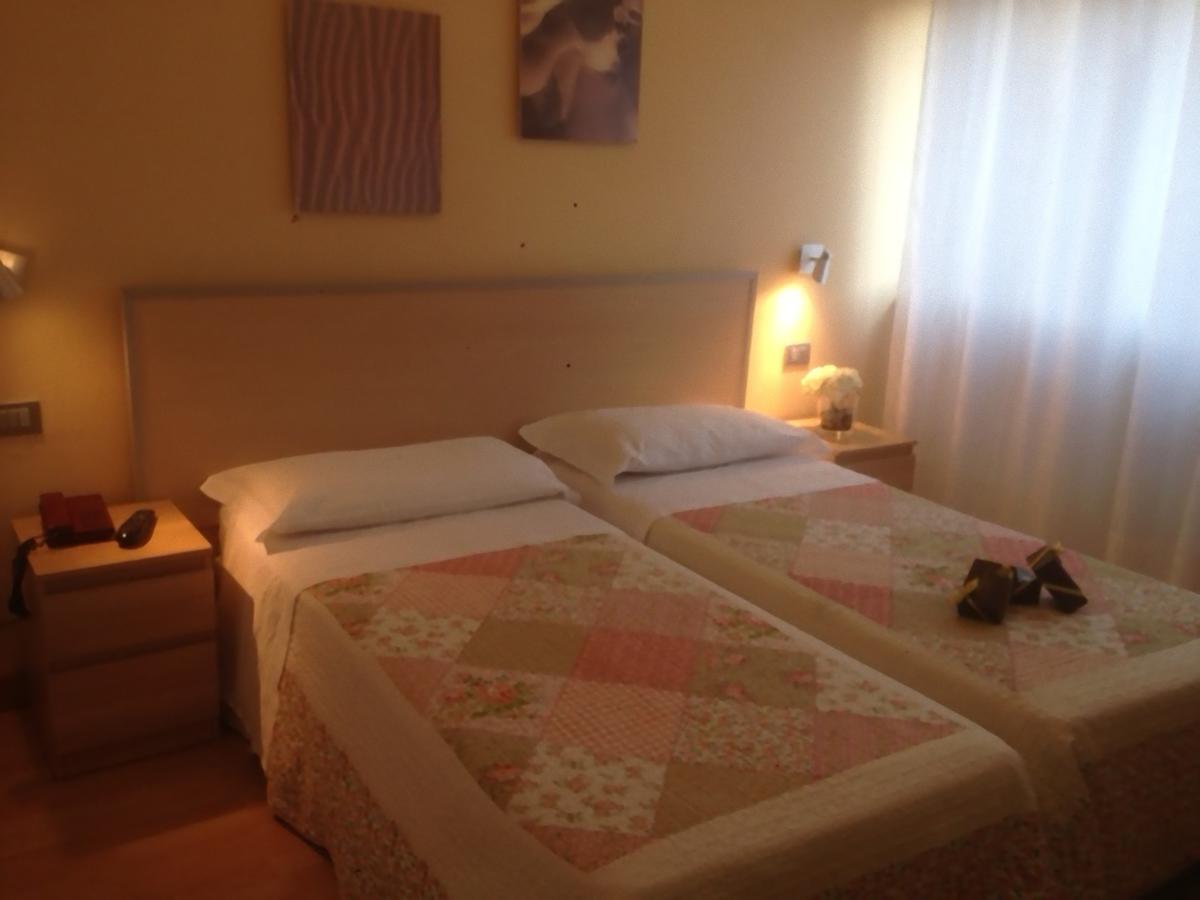 Hotel Butterfly Montecatini Terme Exteriör bild